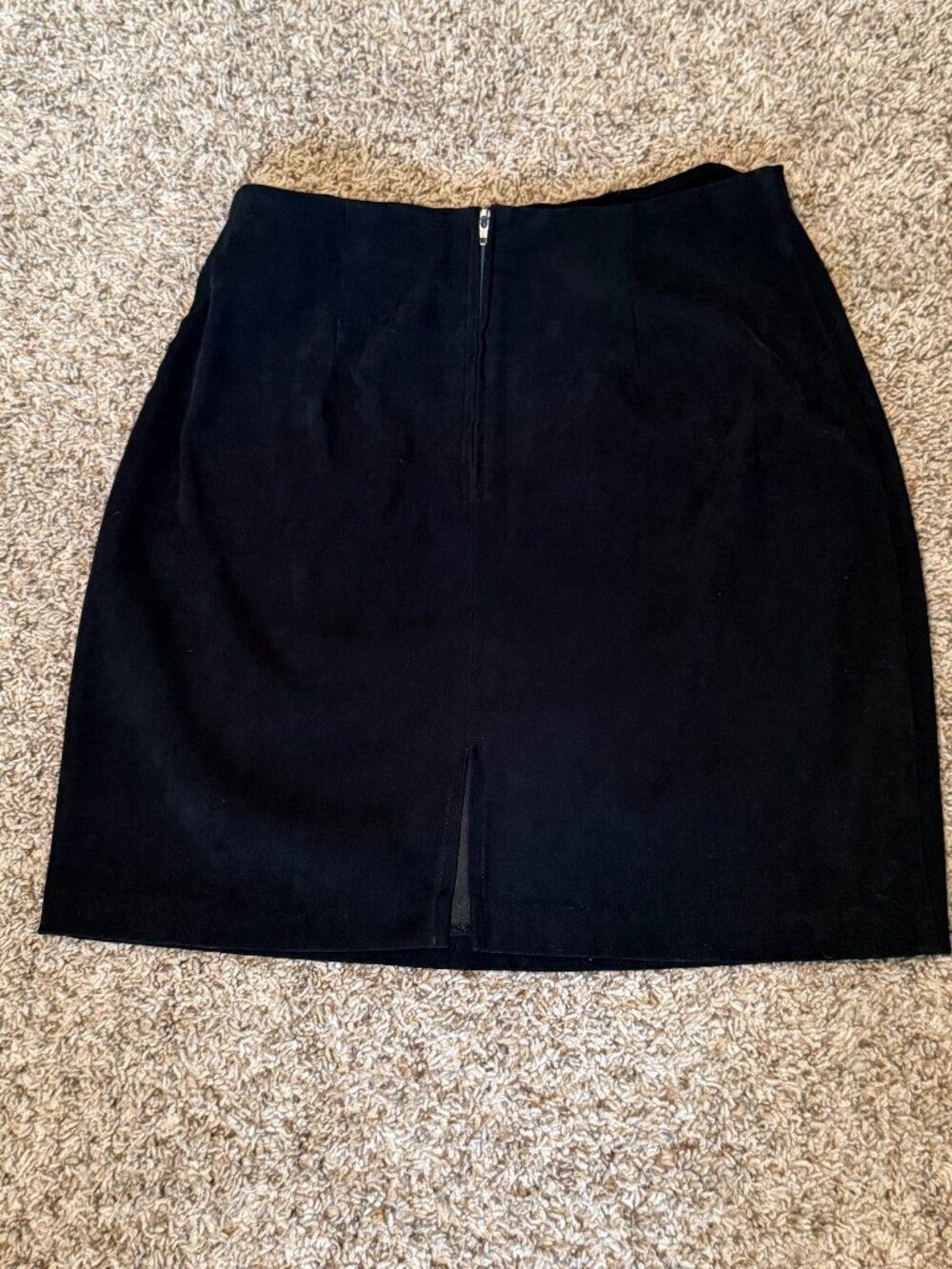 Briggs New York Vintage Black Velvet Pencil Skirt - Size 4P Minimalist - Picture 6 of 14